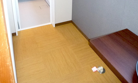 籐納の床（洗面所）